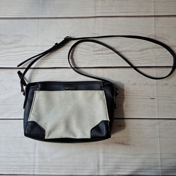 Nine West Handbags - 2 FOR 20 SALE Nine West Crossbody Purse Has Beauty Mark On The Back